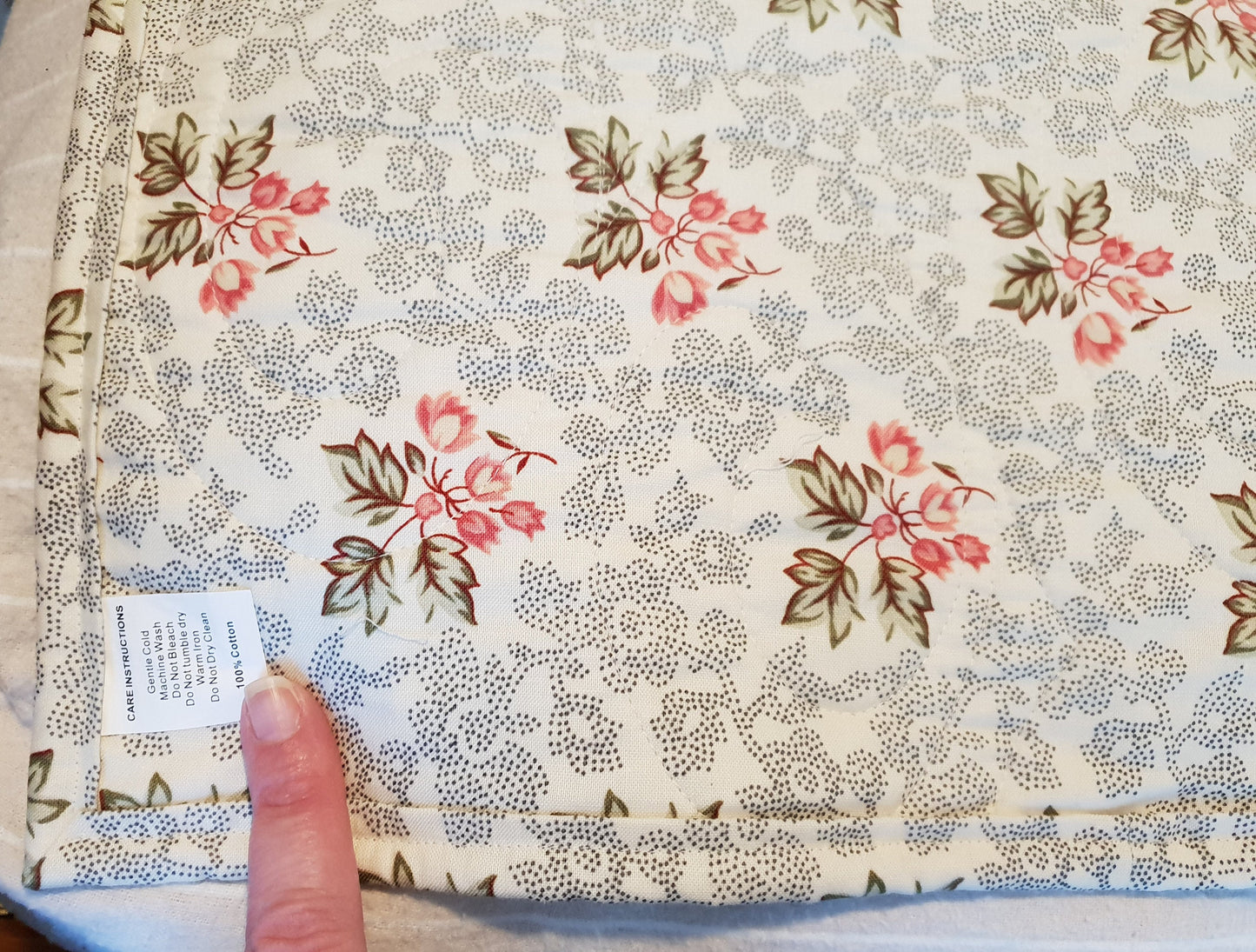 A Square in a Square - Hand pieced and professionally quilted - FREE Shipping in Australia