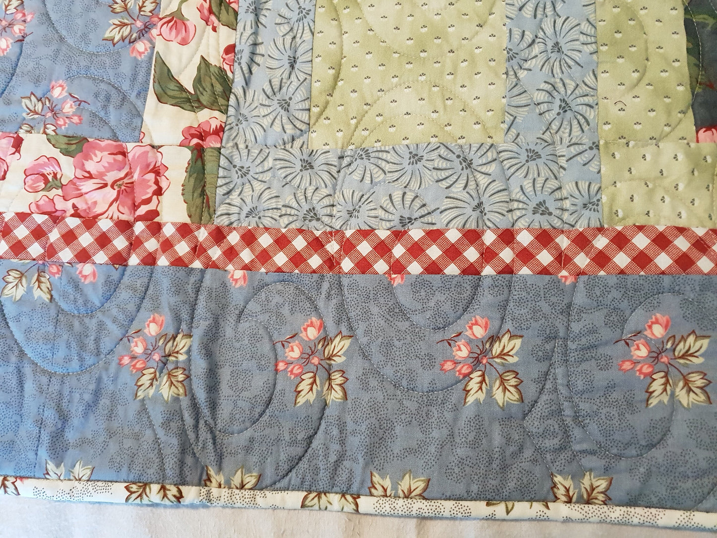 A Square in a Square - Hand pieced and professionally quilted -       FREE Shipping in Australia