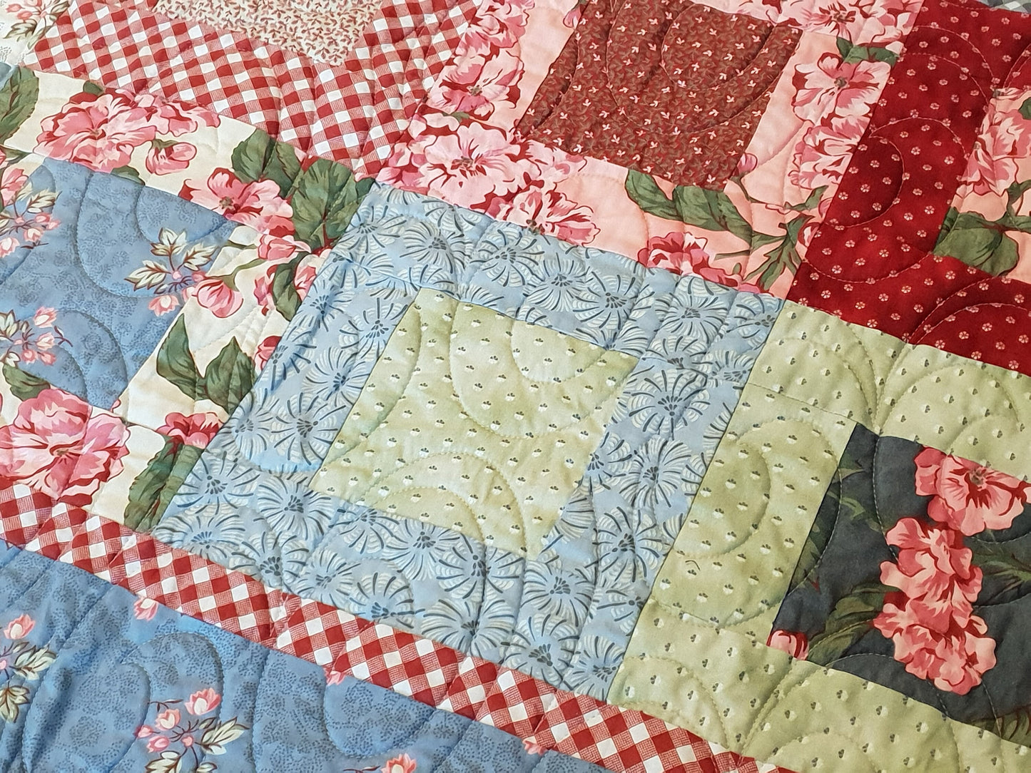 A Square in a Square - Hand pieced and professionally quilted -       FREE Shipping in Australia